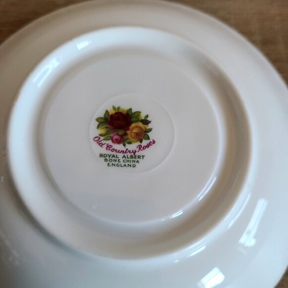 Vintage Royal Albert Bone China England ''Old Country Roses'' Cup and Saucer. - Picture 6 of 7